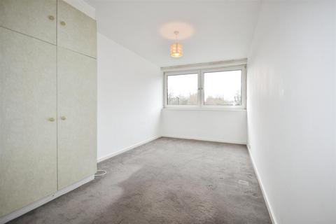 2 bedroom flat for sale, Augustus Close, Brentford