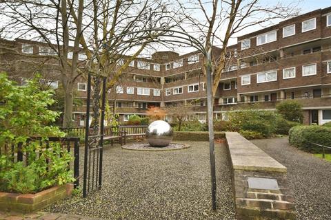 2 bedroom flat for sale, Augustus Close, Brentford