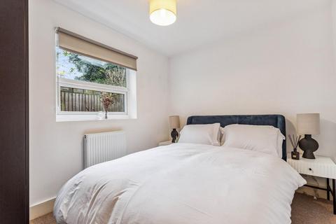 2 bedroom flat for sale, Falcon Road, Battersea