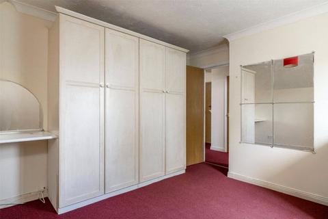 1 bedroom apartment for sale, Ladbroke Road, Redhill, Surrey, RH1