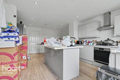 3 bedroom semi-detached house to rent, Beeches Road, SUTTON