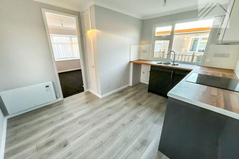 2 bedroom park home for sale, Kings Park, Creek Road, Canvey Island