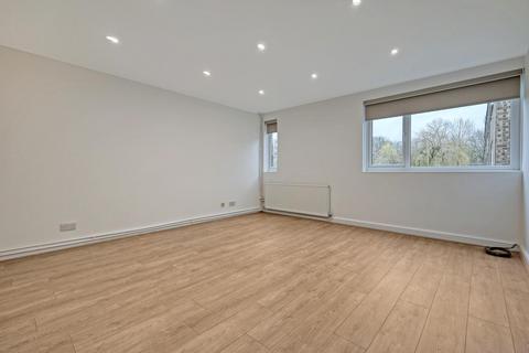 3 bedroom flat for sale, Chingford Avenue, London E4