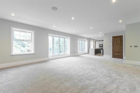 3 bedroom apartment to rent, Cavendish Road, Weybridge