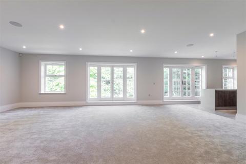 3 bedroom apartment to rent, Cavendish Road, Weybridge