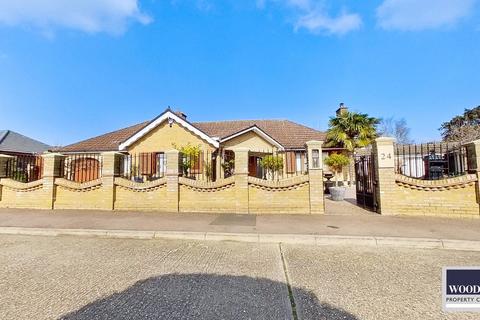 5 bedroom detached bungalow for sale, Littlebrook Gardens, Cheshunt EN8