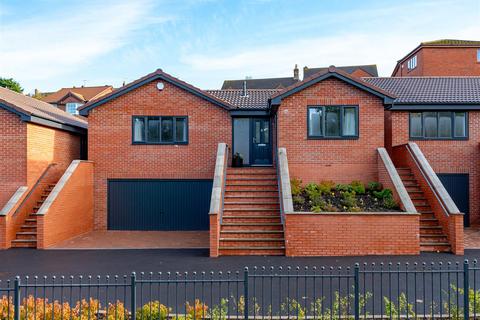 2 bedroom detached bungalow for sale, 31 Auckland Road, Kingswinford