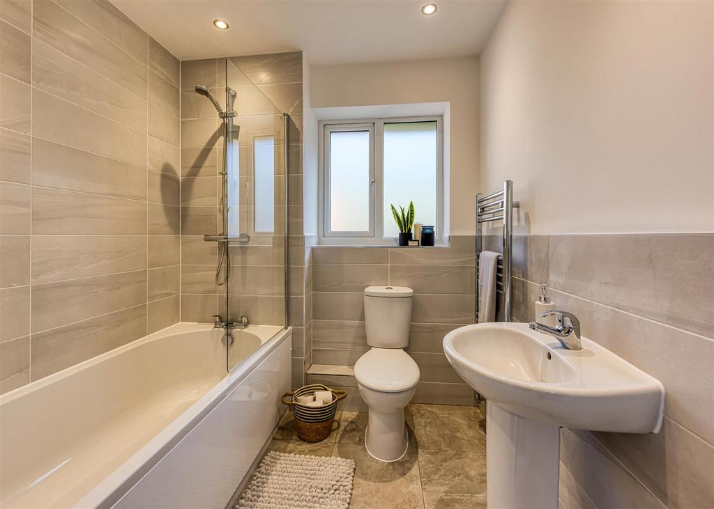 Plot 2, Auckland Road Bathroom.jpg