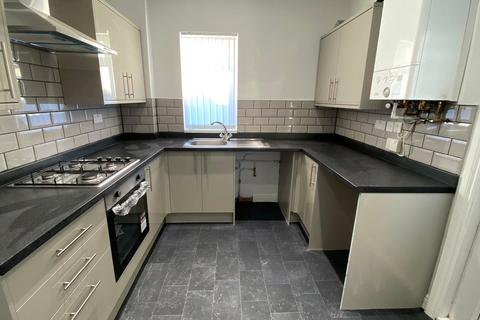 3 bedroom house to rent, Crescent Road, Middlesbrough TS1