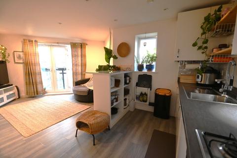 Flat 11, 1 Kenyon Way, Slough, SL3 8AL