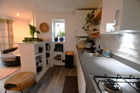 Flat 11, 1 Kenyon Way, Slough, SL3 8AL