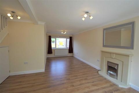 3 bedroom terraced house to rent, Gibson Drive, Leeds