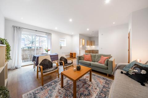 Desvignes Drive, London