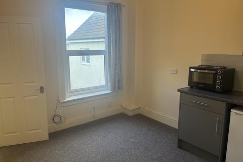 Studio to rent, Kingswood Road, Gillingham  ME7