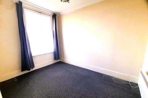 2 bedroom apartment to rent, West Street, Gravesend DA11