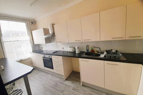 2 bedroom apartment to rent, West Street, Gravesend DA11