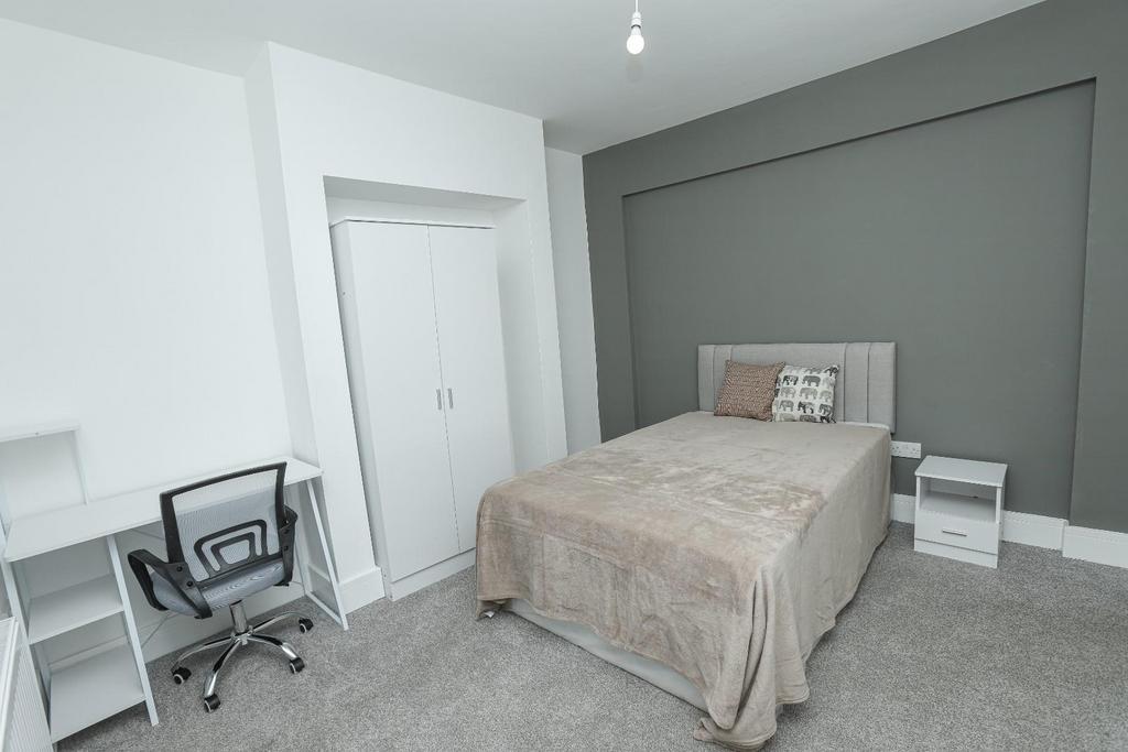 181 bed 3.jpg