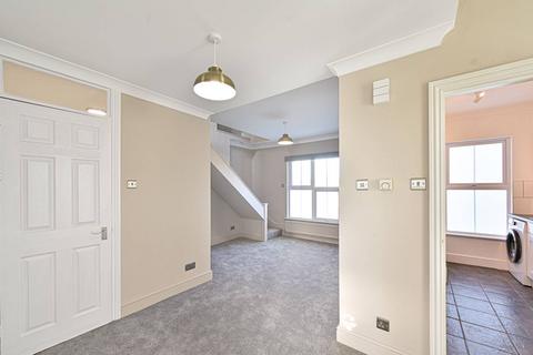 2 bedroom flat to rent, Station Road, Finchley, London, N3