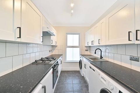 2 bedroom flat to rent, Station Road, Finchley, London, N3