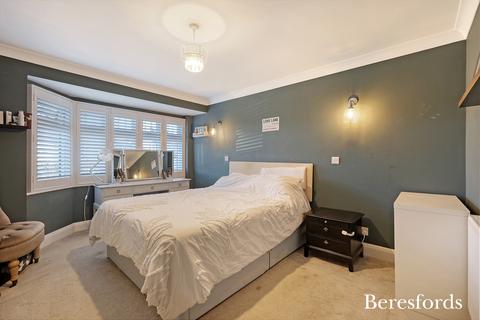 4 bedroom semi-detached house for sale, Heron Way, Upminster, RM14