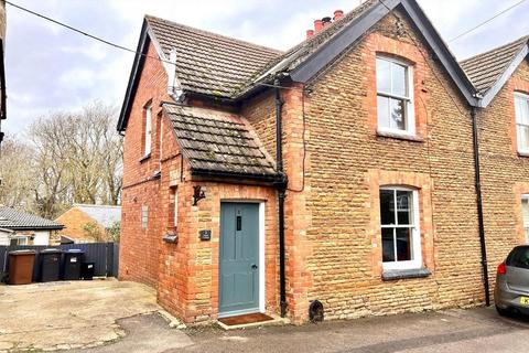 4 bedroom cottage to rent, Frog Hall, Brixworth, Northamptonshire NN6