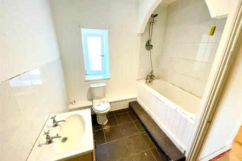 5 Bank Road, Llangennech, Llanelli, SA14 8UB