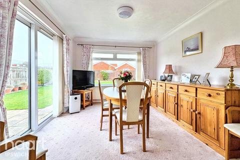 2 Columbia Close, Kesgrave, Ipswich, IP5 1EY