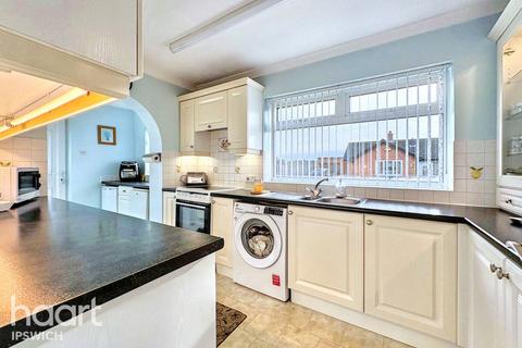 2 Columbia Close, Kesgrave, Ipswich, IP5 1EY