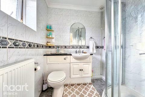2 Columbia Close, Kesgrave, Ipswich, IP5 1EY