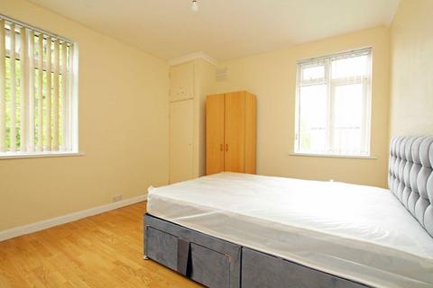 3 bedroom flat to rent, Church Road, Isleworth TW7