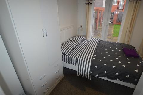 4 bedroom house to rent, Northumberland Road, Manchester M16