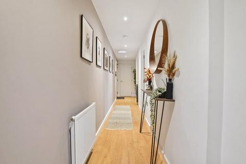 17, Lorde Court Shakespeare Road, London, W7 1LR
