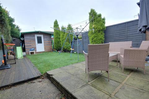 2 bedroom end of terrace house for sale, Lyndhurst Avenue, Cottingham HU16