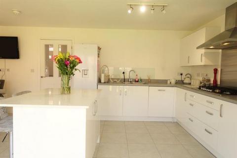 4 bedroom detached house to rent, Lamport Crescent, Brooklands