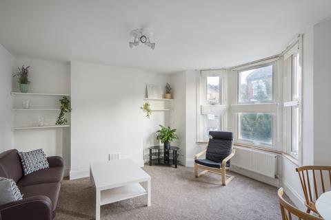 1 bedroom flat to rent, Dunster Gardens