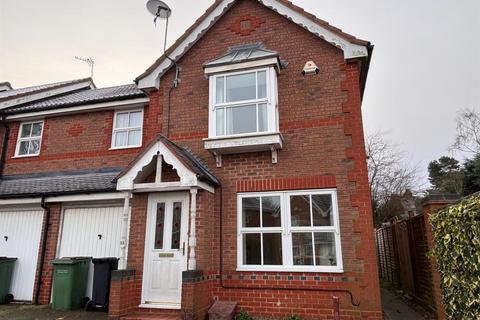 3 bedroom semi-detached house to rent, Wych Elm Road, Blackthorne Manor