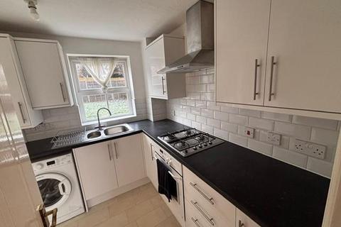 3 bedroom semi-detached house to rent, Wych Elm Road, Blackthorne Manor