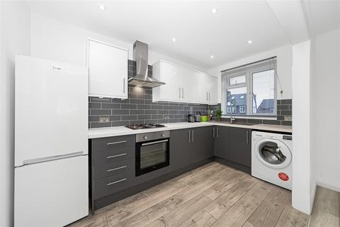 172 Bensham Manor Road, Thornton Heath, CR7 7AW