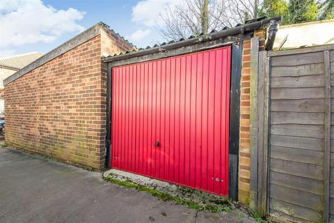 172 Bensham Manor Road, Thornton Heath, CR7 7AW