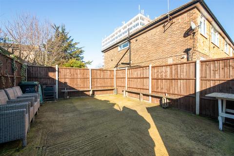 172 Bensham Manor Road, Thornton Heath, CR7 7AW