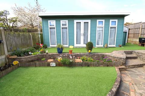 2 bedroom semi-detached bungalow for sale, Fulford Drive, Eastwood, Leigh-on-Sea, SS9