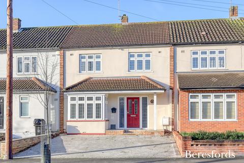 3 bedroom terraced house for sale, Severn Drive, Upminster, RM14