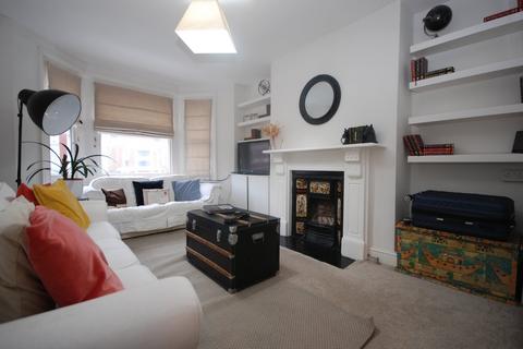 2 bedroom detached house to rent, Handforth Road, Oval SW9