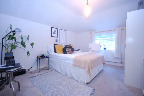 2 bedroom detached house to rent, Handforth Road, Oval SW9