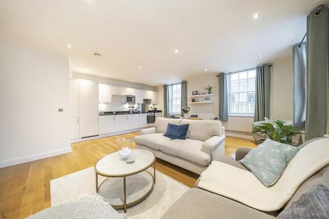 2 bedroom flat for sale, Clapham Common South Side, Clapham