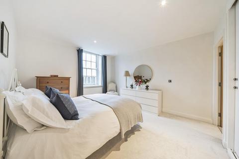 2 bedroom flat for sale, Clapham Common South Side, Clapham