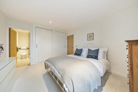 2 bedroom flat for sale, Clapham Common South Side, Clapham