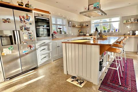 4 bedroom semi-detached house for sale, Park Road, Milford on Sea, Lymington, Hampshire, SO41