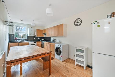 4 bedroom terraced house to rent, Swinnerton Street, LONDON