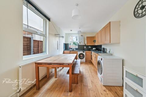 4 bedroom terraced house to rent, Swinnerton Street, LONDON